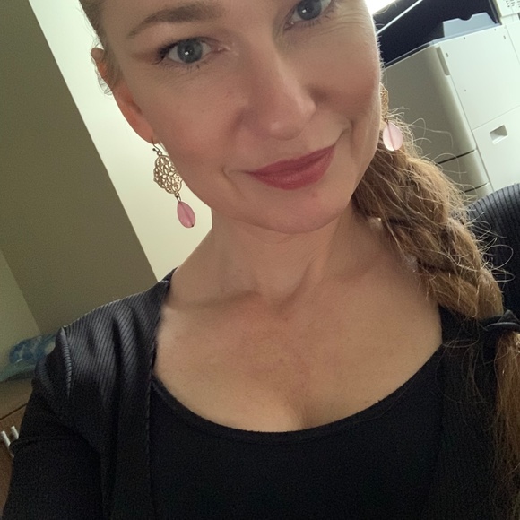 Meet your Posher, Dawn - Picture 2 of 7